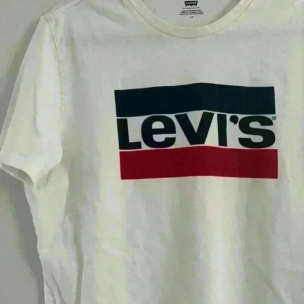 Levi’s short sleeve tee